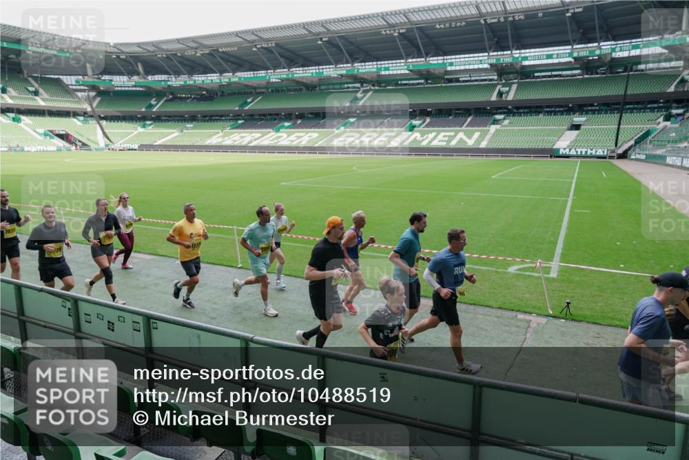 13.09.2026 - 21. swb-Marathon Bremen Michael Burmester http://msf.ph/oto/10488519 13.09.2026 10:29:02 Laufen im Stadion 10162, 10170, 10183, 10189, 10200, 10218, 10223, 10253, 10267, 10270, 10293, 10294, 10316, 10329, 10334, 10348, 10381, 10393, 10421, 10426, 10467, 10508, 10525, 10537, 10538, 10544, 10585, 10594, 10655, 10709, 10734, 10739, 10761, 10763, 10770, 10814, 10825, 10827, 10835, 10840, 10846, 10860, 10876, 10910, 10917, 10923, 10966, 10993, 11005, 11007, 11018, 11035, 11058, 11076, 11087, 11092, 11109, 11111, 11128 meine-sportfotos.de