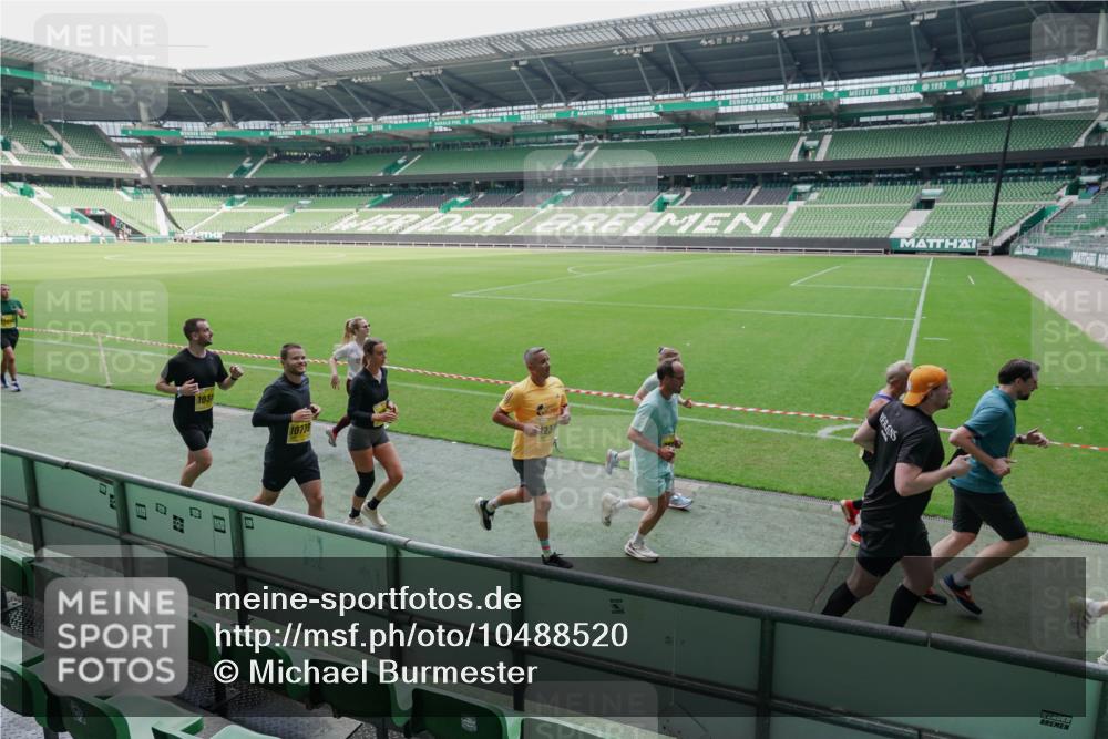 13.09.2026 - 21. swb-Marathon Bremen Michael Burmester http://msf.ph/oto/10488520 13.09.2026 10:29:03 Laufen im Stadion 10162, 10170, 10183, 10189, 10200, 10218, 10223, 10253, 10267, 10270, 10293, 10294, 10316, 10329, 10334, 10348, 10381, 10393, 10421, 10426, 10467, 10508, 10525, 10537, 10538, 10544, 10585, 10594, 10655, 10709, 10734, 10739, 10761, 10763, 10770, 10814, 10825, 10827, 10835, 10840, 10846, 10876, 10910, 10917, 10923, 10966, 10993, 11005, 11007, 11018, 11035, 11058, 11076, 11087, 11092, 11109, 11111, 11128 meine-sportfotos.de