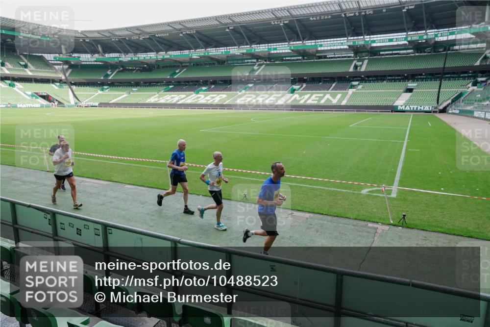 13.09.2026 - 21. swb-Marathon Bremen Michael Burmester http://msf.ph/oto/10488523 13.09.2026 10:29:08 Laufen im Stadion 10162, 10170, 10183, 10189, 10200, 10218, 10223, 10253, 10267, 10270, 10293, 10294, 10316, 10329, 10334, 10348, 10381, 10393, 10421, 10426, 10467, 10508, 10525, 10537, 10538, 10544, 10585, 10594, 10655, 10709, 10734, 10739, 10761, 10763, 10764, 10770, 10814, 10825, 10827, 10835, 10840, 10846, 10876, 10910, 10917, 10923, 10966, 10993, 11005, 11007, 11018, 11035, 11058, 11076, 11087, 11092, 11109, 11128 meine-sportfotos.de