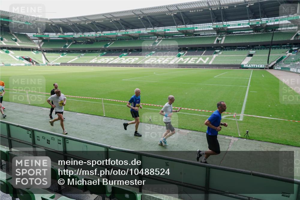 13.09.2026 - 21. swb-Marathon Bremen Michael Burmester http://msf.ph/oto/10488524 13.09.2026 10:29:09 Laufen im Stadion 10162, 10170, 10183, 10189, 10200, 10218, 10223, 10253, 10267, 10270, 10293, 10294, 10316, 10329, 10334, 10348, 10381, 10393, 10421, 10426, 10467, 10508, 10525, 10537, 10538, 10544, 10585, 10594, 10655, 10709, 10734, 10739, 10761, 10763, 10764, 10770, 10814, 10825, 10827, 10835, 10840, 10846, 10876, 10910, 10917, 10923, 10966, 10993, 11005, 11007, 11018, 11035, 11058, 11076, 11087, 11092, 11109, 11128 meine-sportfotos.de