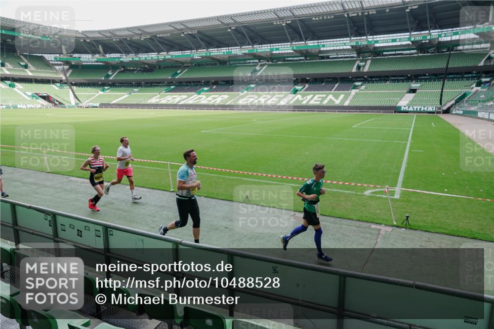 13.09.2026 - 21. swb-Marathon Bremen Michael Burmester http://msf.ph/oto/10488528 13.09.2026 10:29:15 Laufen im Stadion 10162, 10170, 10183, 10189, 10200, 10218, 10223, 10233, 10253, 10267, 10270, 10293, 10294, 10316, 10329, 10334, 10348, 10381, 10393, 10421, 10426, 10452, 10467, 10508, 10525, 10537, 10538, 10544, 10585, 10594, 10655, 10709, 10734, 10739, 10761, 10763, 10764, 10770, 10814, 10825, 10827, 10835, 10840, 10876, 10887, 10910, 10917, 10923, 10966, 10993, 11005, 11007, 11018, 11035, 11058, 11087, 11092, 11109, 11128 meine-sportfotos.de