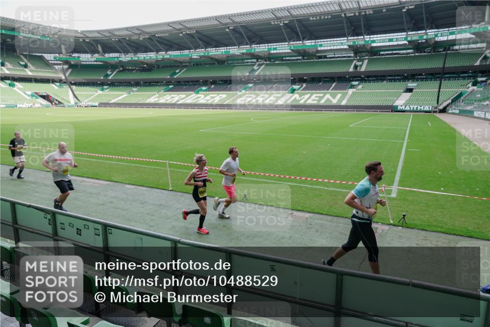 13.09.2026 - 21. swb-Marathon Bremen Michael Burmester http://msf.ph/oto/10488529 13.09.2026 10:29:16 Laufen im Stadion 10162, 10170, 10183, 10189, 10200, 10218, 10223, 10233, 10253, 10267, 10270, 10293, 10294, 10316, 10329, 10334, 10348, 10381, 10393, 10421, 10426, 10452, 10467, 10508, 10525, 10537, 10538, 10544, 10585, 10594, 10655, 10709, 10734, 10739, 10761, 10763, 10764, 10770, 10814, 10825, 10827, 10835, 10840, 10876, 10887, 10910, 10917, 10923, 10966, 10993, 11005, 11007, 11018, 11035, 11058, 11087, 11092, 11109, 11128 meine-sportfotos.de