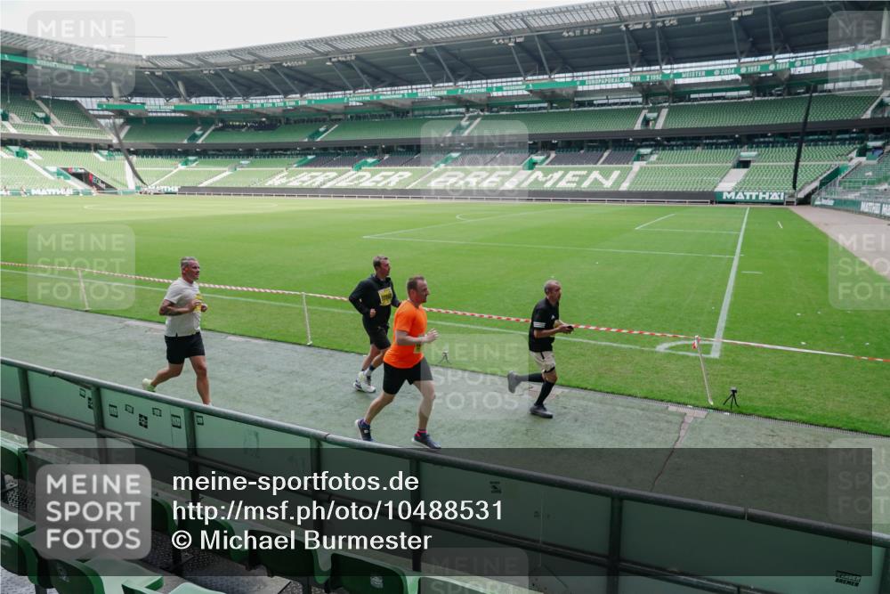 13.09.2026 - 21. swb-Marathon Bremen Michael Burmester http://msf.ph/oto/10488531 13.09.2026 10:29:19 Laufen im Stadion 10162, 10170, 10183, 10189, 10193, 10200, 10218, 10233, 10253, 10267, 10270, 10293, 10294, 10316, 10329, 10334, 10348, 10381, 10392, 10393, 10421, 10426, 10452, 10467, 10508, 10525, 10537, 10538, 10544, 10585, 10594, 10655, 10709, 10734, 10739, 10761, 10763, 10764, 10770, 10814, 10825, 10827, 10835, 10840, 10876, 10887, 10906, 10910, 10917, 10923, 10966, 10993, 11005, 11007, 11018, 11035, 11058, 11087, 11092, 11109, 11128 meine-sportfotos.de