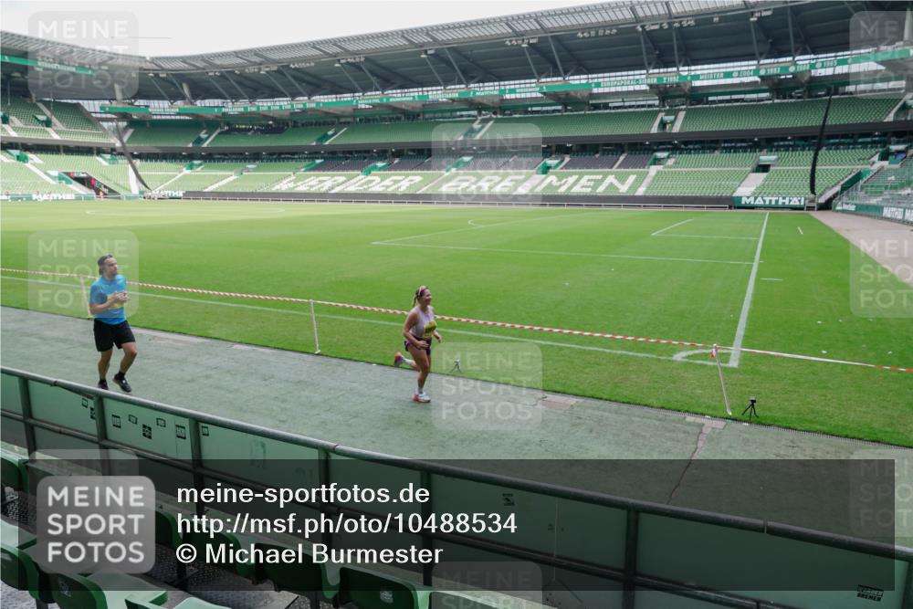 13.09.2026 - 21. swb-Marathon Bremen Michael Burmester http://msf.ph/oto/10488534 13.09.2026 10:29:23 Laufen im Stadion 10162, 10170, 10183, 10189, 10193, 10200, 10218, 10233, 10253, 10267, 10270, 10294, 10316, 10329, 10334, 10348, 10381, 10392, 10421, 10426, 10452, 10467, 10508, 10525, 10537, 10538, 10544, 10585, 10594, 10652, 10655, 10709, 10734, 10739, 10761, 10763, 10764, 10770, 10808, 10814, 10825, 10827, 10835, 10840, 10876, 10887, 10906, 10910, 10923, 10966, 10993, 11002, 11005, 11007, 11018, 11035, 11058, 11087, 11092, 11109, 11128 meine-sportfotos.de