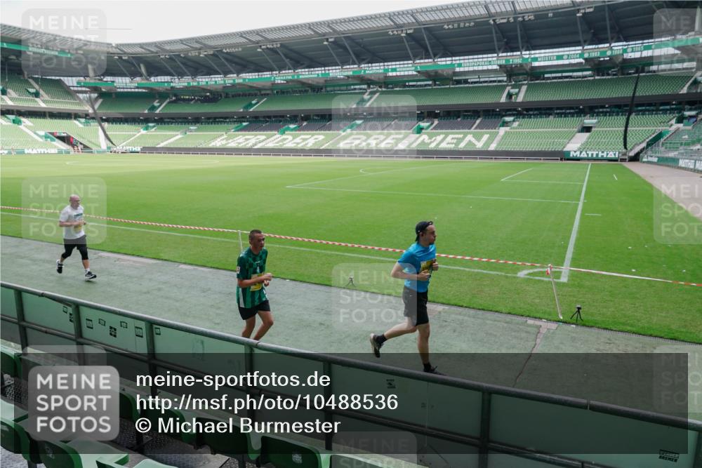13.09.2026 - 21. swb-Marathon Bremen Michael Burmester http://msf.ph/oto/10488536 13.09.2026 10:29:25 Laufen im Stadion 10162, 10170, 10183, 10189, 10193, 10200, 10218, 10233, 10253, 10267, 10270, 10294, 10316, 10329, 10334, 10348, 10381, 10392, 10421, 10426, 10452, 10467, 10508, 10525, 10537, 10538, 10544, 10585, 10652, 10655, 10709, 10734, 10739, 10761, 10763, 10764, 10770, 10808, 10814, 10825, 10827, 10835, 10840, 10876, 10887, 10906, 10910, 10923, 10966, 10993, 11002, 11005, 11007, 11018, 11035, 11058, 11087, 11092, 11109, 11128 meine-sportfotos.de
