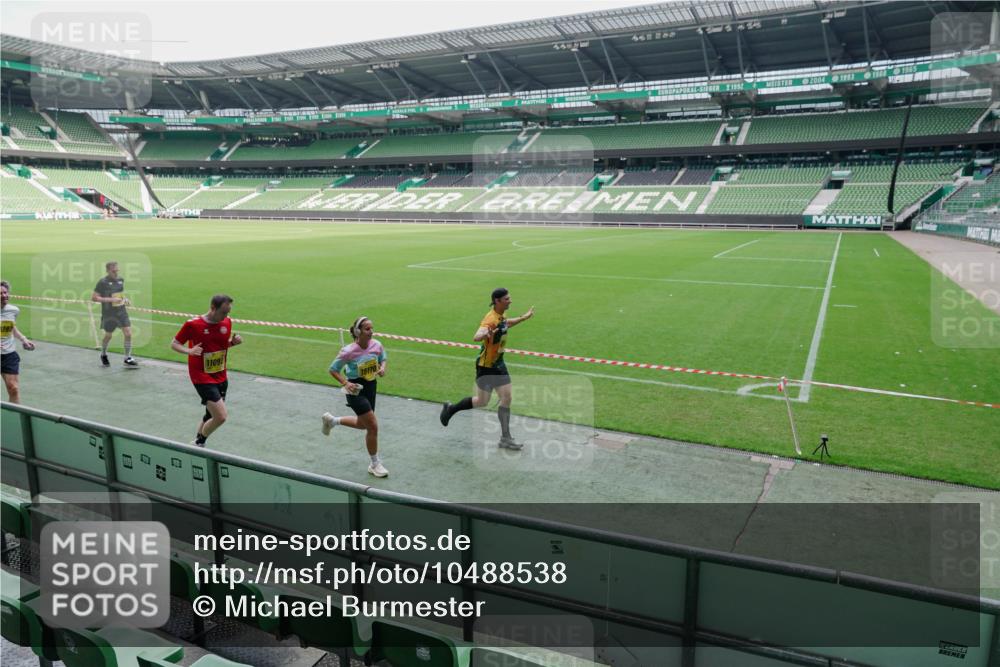 13.09.2026 - 21. swb-Marathon Bremen Michael Burmester http://msf.ph/oto/10488538 13.09.2026 10:29:28 Laufen im Stadion 10162, 10170, 10183, 10189, 10193, 10200, 10218, 10233, 10253, 10267, 10270, 10294, 10316, 10329, 10334, 10348, 10381, 10392, 10421, 10426, 10452, 10467, 10508, 10525, 10537, 10538, 10544, 10585, 10652, 10655, 10709, 10734, 10739, 10761, 10763, 10764, 10770, 10808, 10814, 10825, 10827, 10835, 10840, 10876, 10887, 10906, 10910, 10923, 10966, 10993, 11002, 11005, 11007, 11018, 11035, 11058, 11087, 11092, 11109, 11128 meine-sportfotos.de