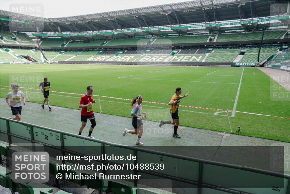 13.09.2026 - 21. swb-Marathon Bremen Michael Burmester http://msf.ph/oto/10488539 13.09.2026 10:29:29 Laufen im Stadion 10162, 10170, 10183, 10193, 10200, 10218, 10233, 10253, 10267, 10270, 10294, 10316, 10329, 10334, 10348, 10381, 10392, 10421, 10426, 10452, 10467, 10508, 10525, 10537, 10538, 10544, 10585, 10652, 10655, 10709, 10734, 10739, 10761, 10763, 10764, 10770, 10808, 10814, 10825, 10827, 10835, 10840, 10876, 10887, 10906, 10910, 10923, 10966, 10993, 11002, 11005, 11007, 11018, 11035, 11058, 11087, 11092, 11109, 11128 meine-sportfotos.de
