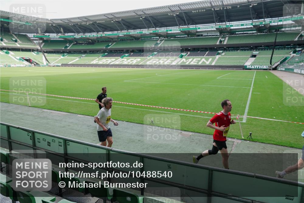 13.09.2026 - 21. swb-Marathon Bremen Michael Burmester http://msf.ph/oto/10488540 13.09.2026 10:29:30 Laufen im Stadion 10162, 10170, 10183, 10193, 10200, 10218, 10233, 10253, 10267, 10270, 10294, 10316, 10329, 10334, 10348, 10381, 10392, 10421, 10426, 10452, 10467, 10525, 10537, 10538, 10544, 10585, 10641, 10652, 10655, 10709, 10734, 10739, 10761, 10763, 10764, 10770, 10780, 10808, 10814, 10825, 10827, 10835, 10840, 10876, 10887, 10906, 10910, 10923, 10966, 10993, 11002, 11005, 11007, 11018, 11035, 11058, 11087, 11092, 11109, 11128 meine-sportfotos.de