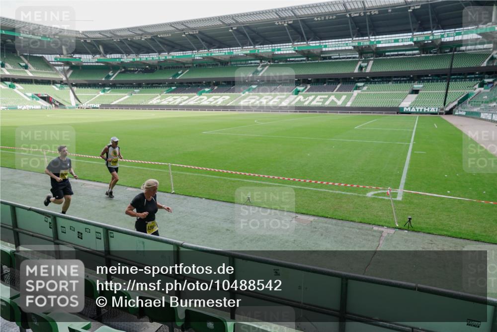 13.09.2026 - 21. swb-Marathon Bremen Michael Burmester http://msf.ph/oto/10488542 13.09.2026 10:29:34 Laufen im Stadion 10162, 10170, 10183, 10193, 10200, 10218, 10233, 10253, 10267, 10270, 10294, 10316, 10334, 10348, 10381, 10392, 10421, 10426, 10452, 10467, 10515, 10525, 10537, 10538, 10544, 10585, 10641, 10652, 10655, 10709, 10734, 10739, 10761, 10763, 10764, 10770, 10780, 10808, 10814, 10825, 10827, 10835, 10837, 10840, 10876, 10887, 10906, 10910, 10923, 10966, 10984, 10993, 11002, 11005, 11007, 11018, 11035, 11058, 11087, 11092, 11109, 11128 meine-sportfotos.de