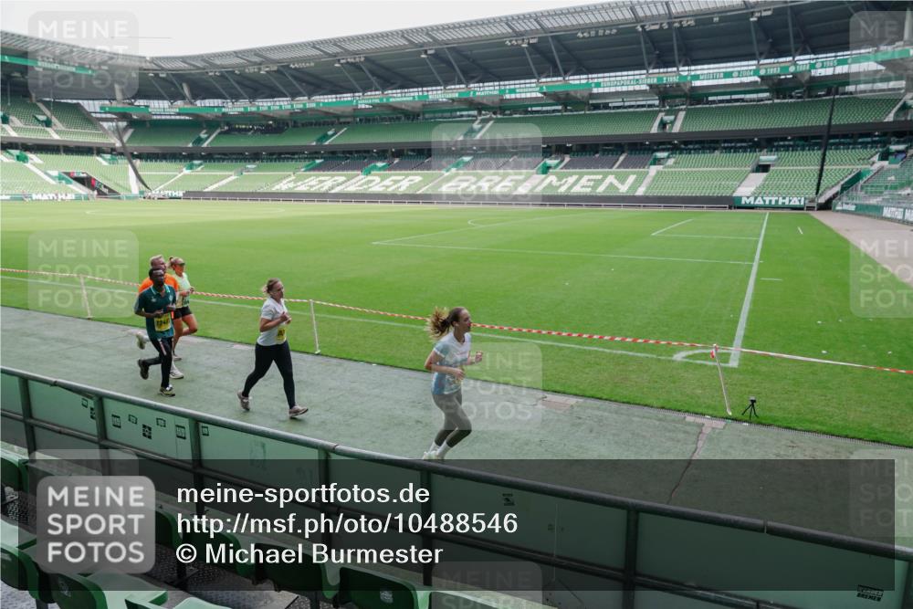 13.09.2026 - 21. swb-Marathon Bremen Michael Burmester http://msf.ph/oto/10488546 13.09.2026 10:29:42 Laufen im Stadion 10162, 10170, 10183, 10193, 10200, 10218, 10233, 10253, 10267, 10294, 10316, 10334, 10348, 10381, 10392, 10421, 10426, 10452, 10467, 10515, 10525, 10537, 10538, 10544, 10585, 10588, 10641, 10652, 10655, 10709, 10734, 10739, 10761, 10763, 10764, 10770, 10780, 10808, 10825, 10827, 10835, 10837, 10840, 10862, 10863, 10876, 10884, 10887, 10906, 10910, 10923, 10966, 10984, 10993, 11002, 11005, 11007, 11018, 11035, 11058, 11087, 11109, 11128 meine-sportfotos.de