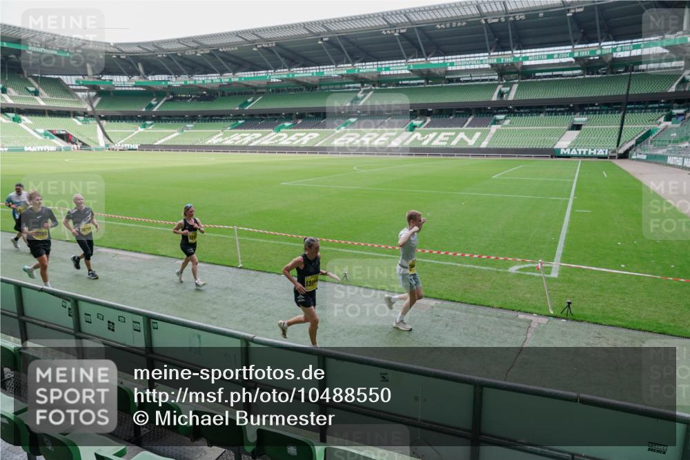 13.09.2026 - 21. swb-Marathon Bremen Michael Burmester http://msf.ph/oto/10488550 13.09.2026 10:29:47 Laufen im Stadion 10162, 10170, 10183, 10193, 10200, 10218, 10233, 10253, 10267, 10294, 10304, 10316, 10334, 10339, 10348, 10359, 10381, 10392, 10421, 10426, 10452, 10467, 10515, 10525, 10537, 10538, 10544, 10585, 10588, 10641, 10652, 10655, 10709, 10734, 10739, 10761, 10763, 10764, 10780, 10808, 10825, 10827, 10835, 10837, 10840, 10862, 10863, 10876, 10884, 10887, 10906, 10910, 10923, 10966, 10984, 10993, 11002, 11005, 11007, 11018, 11035, 11038, 11058, 11087, 11109, 11128 meine-sportfotos.de