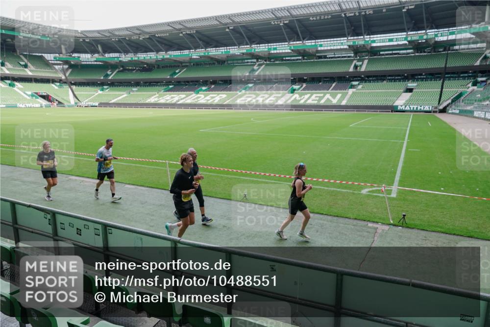 13.09.2026 - 21. swb-Marathon Bremen Michael Burmester http://msf.ph/oto/10488551 13.09.2026 10:29:48 Laufen im Stadion 10162, 10170, 10183, 10193, 10200, 10218, 10233, 10253, 10267, 10294, 10304, 10316, 10334, 10339, 10348, 10359, 10381, 10392, 10421, 10426, 10452, 10467, 10515, 10525, 10537, 10538, 10544, 10585, 10588, 10641, 10652, 10655, 10709, 10734, 10739, 10761, 10763, 10764, 10780, 10808, 10825, 10827, 10835, 10837, 10840, 10862, 10863, 10876, 10884, 10887, 10906, 10910, 10923, 10966, 10984, 10993, 11002, 11005, 11007, 11018, 11035, 11038, 11058, 11087, 11109, 11128 meine-sportfotos.de
