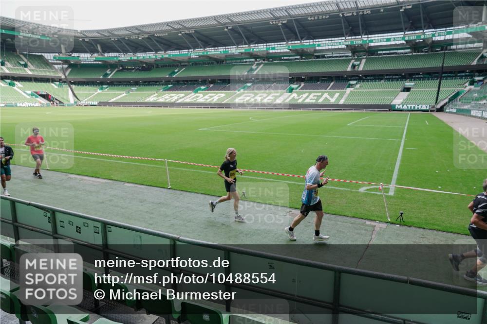 13.09.2026 - 21. swb-Marathon Bremen Michael Burmester http://msf.ph/oto/10488554 13.09.2026 10:29:50 Laufen im Stadion 10162, 10170, 10183, 10193, 10200, 10218, 10233, 10253, 10267, 10294, 10304, 10316, 10334, 10339, 10348, 10359, 10381, 10392, 10421, 10426, 10452, 10467, 10515, 10525, 10537, 10538, 10544, 10585, 10588, 10641, 10652, 10709, 10734, 10739, 10761, 10763, 10764, 10780, 10808, 10825, 10827, 10835, 10837, 10840, 10862, 10863, 10876, 10884, 10887, 10906, 10910, 10923, 10966, 10984, 10993, 11002, 11005, 11007, 11018, 11035, 11038, 11058, 11109, 11128 meine-sportfotos.de