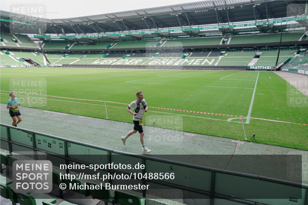 13.09.2026 - 21. swb-Marathon Bremen Michael Burmester http://msf.ph/oto/10488566 13.09.2026 10:30:06 Laufen im Stadion 10162, 10170, 10174, 10183, 10193, 10200, 10218, 10233, 10253, 10267, 10281, 10304, 10334, 10339, 10348, 10359, 10381, 10392, 10421, 10426, 10452, 10467, 10515, 10525, 10537, 10585, 10588, 10641, 10652, 10714, 10734, 10739, 10757, 10761, 10763, 10764, 10765, 10780, 10808, 10825, 10827, 10837, 10840, 10862, 10863, 10876, 10884, 10886, 10887, 10906, 10910, 10923, 10966, 10984, 11002, 11005, 11007, 11018, 11038, 11109, 11128, 11206 meine-sportfotos.de