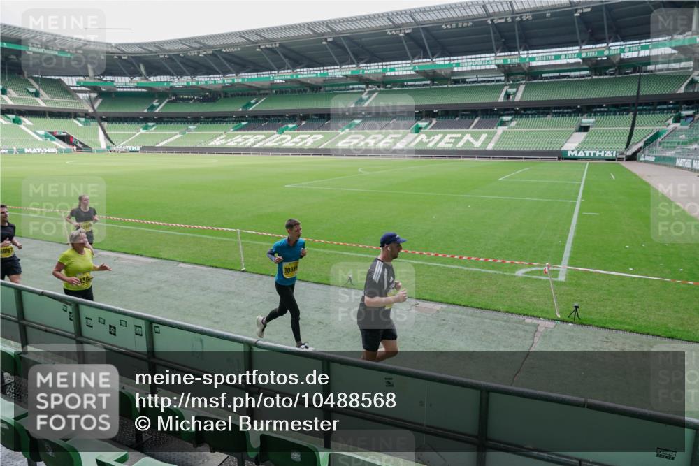 13.09.2026 - 21. swb-Marathon Bremen Michael Burmester http://msf.ph/oto/10488568 13.09.2026 10:30:10 Laufen im Stadion 10162, 10170, 10174, 10183, 10193, 10200, 10218, 10227, 10233, 10253, 10281, 10304, 10334, 10339, 10348, 10359, 10381, 10392, 10426, 10448, 10452, 10467, 10515, 10525, 10537, 10585, 10588, 10641, 10652, 10714, 10734, 10739, 10757, 10761, 10763, 10764, 10765, 10780, 10808, 10821, 10822, 10825, 10827, 10837, 10838, 10840, 10862, 10863, 10876, 10884, 10886, 10887, 10906, 10910, 10923, 10966, 10984, 11002, 11007, 11018, 11038, 11109, 11128, 11206 meine-sportfotos.de