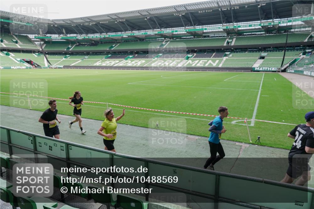 13.09.2026 - 21. swb-Marathon Bremen Michael Burmester http://msf.ph/oto/10488569 13.09.2026 10:30:11 Laufen im Stadion 10162, 10170, 10174, 10183, 10193, 10200, 10218, 10227, 10233, 10253, 10281, 10304, 10334, 10339, 10348, 10359, 10381, 10392, 10426, 10448, 10452, 10467, 10515, 10525, 10537, 10585, 10588, 10641, 10652, 10714, 10734, 10757, 10761, 10763, 10764, 10765, 10780, 10808, 10821, 10822, 10825, 10827, 10837, 10838, 10840, 10862, 10863, 10876, 10884, 10886, 10887, 10906, 10910, 10923, 10966, 10984, 11002, 11007, 11018, 11038, 11109, 11128, 11206 meine-sportfotos.de