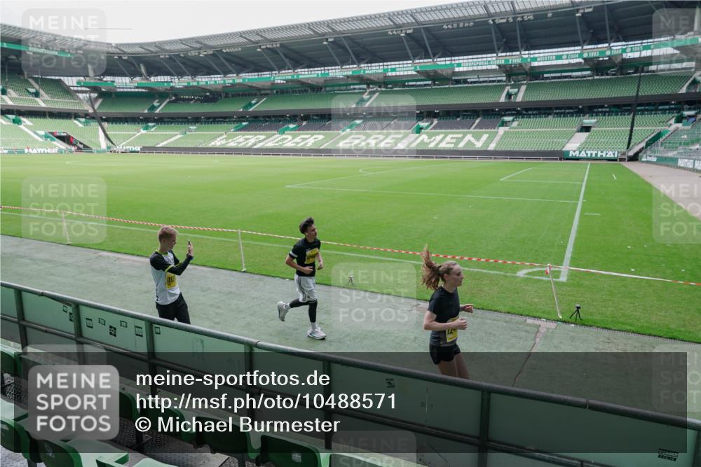 13.09.2026 - 21. swb-Marathon Bremen Michael Burmester http://msf.ph/oto/10488571 13.09.2026 10:30:16 Laufen im Stadion 10141, 10162, 10170, 10174, 10183, 10193, 10200, 10218, 10227, 10233, 10253, 10281, 10304, 10334, 10339, 10348, 10359, 10381, 10392, 10426, 10448, 10452, 10467, 10515, 10537, 10585, 10588, 10641, 10652, 10714, 10734, 10757, 10761, 10763, 10764, 10765, 10780, 10808, 10821, 10822, 10825, 10827, 10837, 10838, 10840, 10862, 10863, 10884, 10886, 10887, 10906, 10966, 10984, 11002, 11007, 11018, 11038, 11109, 11128, 11206, 11350 meine-sportfotos.de