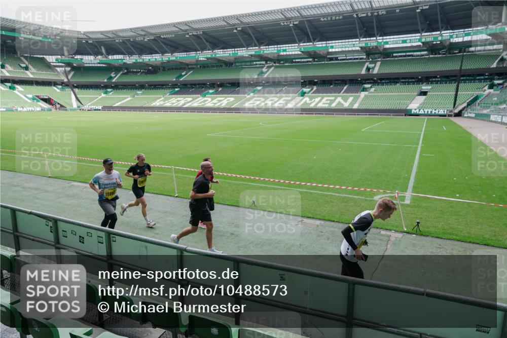 13.09.2026 - 21. swb-Marathon Bremen Michael Burmester http://msf.ph/oto/10488573 13.09.2026 10:30:19 Laufen im Stadion 10141, 10162, 10170, 10174, 10183, 10193, 10200, 10218, 10227, 10233, 10253, 10281, 10304, 10334, 10339, 10348, 10359, 10381, 10392, 10426, 10448, 10452, 10467, 10515, 10537, 10585, 10588, 10641, 10652, 10714, 10734, 10757, 10761, 10763, 10764, 10765, 10780, 10808, 10821, 10822, 10825, 10827, 10837, 10838, 10840, 10862, 10863, 10884, 10886, 10887, 10906, 10966, 10984, 11002, 11007, 11038, 11109, 11128, 11206, 11350 meine-sportfotos.de