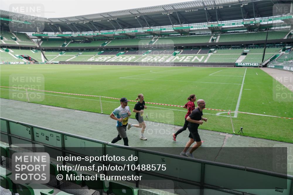 13.09.2026 - 21. swb-Marathon Bremen Michael Burmester http://msf.ph/oto/10488575 13.09.2026 10:30:20 Laufen im Stadion 10141, 10162, 10174, 10183, 10193, 10200, 10218, 10227, 10233, 10253, 10281, 10304, 10334, 10339, 10348, 10359, 10381, 10392, 10426, 10448, 10452, 10467, 10515, 10537, 10585, 10588, 10641, 10652, 10714, 10734, 10757, 10761, 10763, 10764, 10765, 10780, 10808, 10821, 10822, 10825, 10827, 10837, 10838, 10840, 10862, 10863, 10884, 10886, 10887, 10906, 10966, 10984, 11002, 11007, 11038, 11109, 11128, 11206, 11350 meine-sportfotos.de