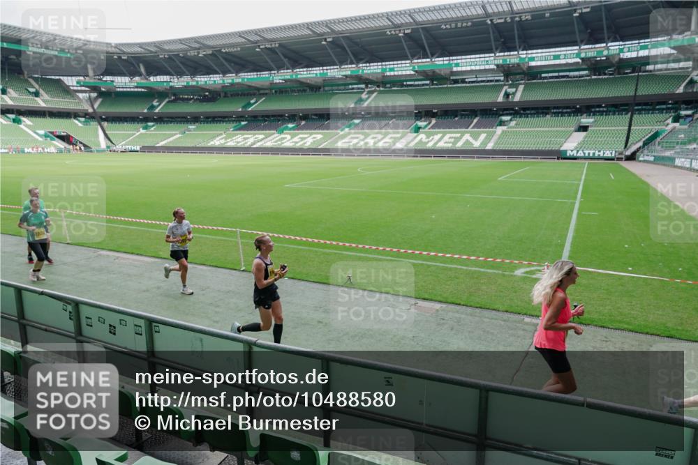 13.09.2026 - 21. swb-Marathon Bremen Michael Burmester http://msf.ph/oto/10488580 13.09.2026 10:30:28 Laufen im Stadion 10141, 10162, 10174, 10183, 10193, 10218, 10227, 10233, 10253, 10281, 10284, 10304, 10334, 10339, 10359, 10381, 10392, 10426, 10448, 10452, 10467, 10515, 10537, 10577, 10585, 10588, 10641, 10652, 10684, 10685, 10714, 10734, 10757, 10761, 10763, 10764, 10765, 10780, 10808, 10821, 10822, 10825, 10827, 10837, 10838, 10840, 10862, 10863, 10884, 10886, 10887, 10906, 10966, 10984, 11002, 11038, 11109, 11128, 11206, 11350 meine-sportfotos.de
