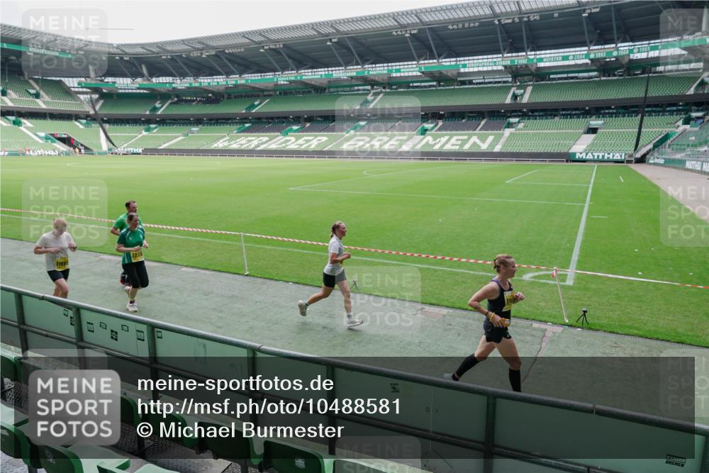 13.09.2026 - 21. swb-Marathon Bremen Michael Burmester http://msf.ph/oto/10488581 13.09.2026 10:30:29 Laufen im Stadion 10141, 10162, 10174, 10183, 10193, 10218, 10227, 10233, 10253, 10281, 10284, 10304, 10334, 10339, 10359, 10381, 10392, 10426, 10448, 10452, 10467, 10479, 10515, 10537, 10577, 10585, 10588, 10641, 10652, 10684, 10685, 10714, 10734, 10757, 10761, 10763, 10764, 10765, 10780, 10808, 10821, 10822, 10825, 10827, 10837, 10838, 10840, 10862, 10863, 10884, 10886, 10887, 10906, 10966, 10984, 11002, 11038, 11109, 11128, 11206, 11350 meine-sportfotos.de