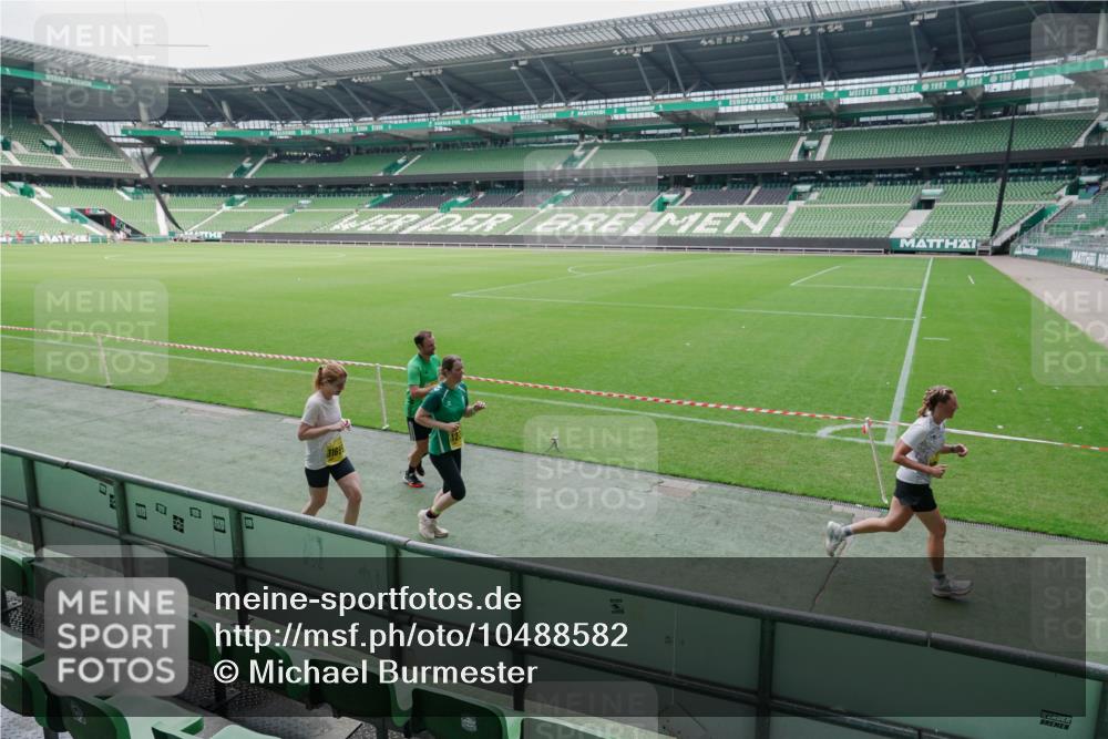 13.09.2026 - 21. swb-Marathon Bremen Michael Burmester http://msf.ph/oto/10488582 13.09.2026 10:30:30 Laufen im Stadion 10141, 10162, 10174, 10183, 10193, 10218, 10227, 10233, 10253, 10281, 10284, 10304, 10334, 10339, 10359, 10381, 10392, 10426, 10448, 10452, 10467, 10479, 10515, 10537, 10577, 10585, 10588, 10641, 10652, 10684, 10685, 10714, 10734, 10757, 10761, 10763, 10764, 10765, 10780, 10808, 10821, 10822, 10825, 10827, 10837, 10838, 10840, 10862, 10863, 10884, 10886, 10887, 10906, 10966, 10984, 11002, 11038, 11109, 11128, 11206, 11350 meine-sportfotos.de