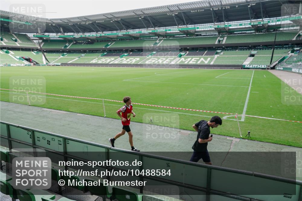 13.09.2026 - 21. swb-Marathon Bremen Michael Burmester http://msf.ph/oto/10488584 13.09.2026 10:30:32 Laufen im Stadion 10141, 10162, 10174, 10183, 10193, 10218, 10227, 10233, 10253, 10281, 10284, 10304, 10334, 10339, 10359, 10381, 10392, 10426, 10448, 10452, 10467, 10479, 10515, 10537, 10577, 10585, 10588, 10641, 10652, 10684, 10685, 10714, 10734, 10757, 10761, 10763, 10764, 10765, 10780, 10808, 10821, 10822, 10825, 10827, 10837, 10838, 10862, 10863, 10884, 10886, 10887, 10906, 10966, 10984, 11002, 11038, 11109, 11128, 11206, 11350 meine-sportfotos.de