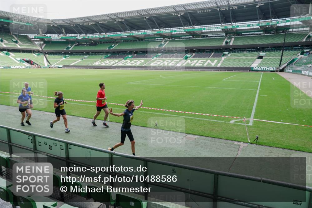 13.09.2026 - 21. swb-Marathon Bremen Michael Burmester http://msf.ph/oto/10488586 13.09.2026 10:30:37 Laufen im Stadion 10141, 10162, 10174, 10183, 10193, 10218, 10227, 10233, 10253, 10281, 10284, 10304, 10334, 10339, 10359, 10381, 10392, 10426, 10448, 10452, 10467, 10471, 10478, 10479, 10515, 10537, 10577, 10579, 10585, 10588, 10641, 10652, 10684, 10685, 10714, 10734, 10757, 10761, 10764, 10765, 10780, 10808, 10821, 10822, 10825, 10827, 10837, 10838, 10862, 10863, 10884, 10886, 10887, 10906, 10966, 10984, 11002, 11038, 11109, 11128, 11206, 11350 meine-sportfotos.de