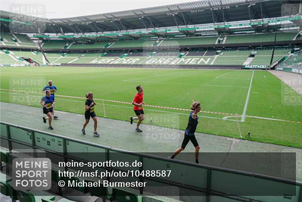 13.09.2026 - 21. swb-Marathon Bremen Michael Burmester http://msf.ph/oto/10488587 13.09.2026 10:30:38 Laufen im Stadion 10141, 10162, 10174, 10183, 10193, 10218, 10227, 10233, 10253, 10281, 10284, 10304, 10334, 10339, 10359, 10381, 10392, 10426, 10448, 10452, 10467, 10471, 10478, 10479, 10515, 10537, 10577, 10579, 10585, 10588, 10641, 10652, 10684, 10685, 10714, 10734, 10757, 10761, 10764, 10765, 10780, 10808, 10821, 10822, 10825, 10827, 10837, 10838, 10862, 10863, 10884, 10886, 10887, 10906, 10966, 10984, 11002, 11038, 11109, 11128, 11206, 11350 meine-sportfotos.de