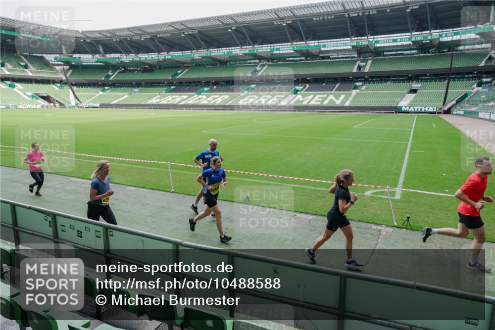 13.09.2026 - 21. swb-Marathon Bremen Michael Burmester http://msf.ph/oto/10488588 13.09.2026 10:30:40 Laufen im Stadion 10141, 10146, 10162, 10174, 10183, 10193, 10218, 10222, 10227, 10233, 10253, 10281, 10284, 10304, 10334, 10339, 10359, 10381, 10392, 10426, 10448, 10452, 10467, 10471, 10478, 10479, 10515, 10537, 10577, 10579, 10585, 10588, 10626, 10641, 10652, 10684, 10685, 10708, 10714, 10734, 10757, 10761, 10764, 10765, 10780, 10808, 10821, 10822, 10825, 10827, 10837, 10838, 10862, 10863, 10884, 10886, 10887, 10906, 10966, 10984, 11002, 11038, 11109, 11128, 11206, 11350 meine-sportfotos.de