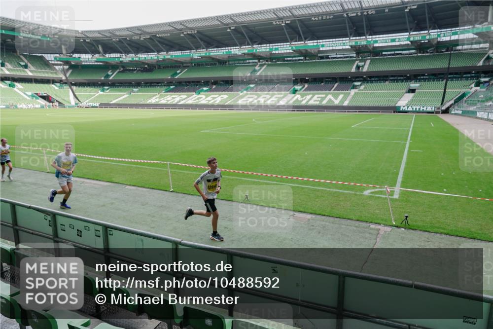13.09.2026 - 21. swb-Marathon Bremen Michael Burmester http://msf.ph/oto/10488592 13.09.2026 10:30:48 Laufen im Stadion 10141, 10146, 10162, 10174, 10193, 10218, 10222, 10227, 10233, 10253, 10281, 10284, 10304, 10334, 10339, 10359, 10392, 10448, 10452, 10467, 10471, 10478, 10479, 10515, 10555, 10577, 10579, 10585, 10588, 10589, 10610, 10626, 10641, 10652, 10684, 10685, 10708, 10714, 10734, 10757, 10761, 10764, 10765, 10780, 10808, 10821, 10822, 10825, 10827, 10837, 10838, 10862, 10863, 10884, 10886, 10887, 10906, 10984, 11002, 11038, 11109, 11128, 11206, 11350 meine-sportfotos.de