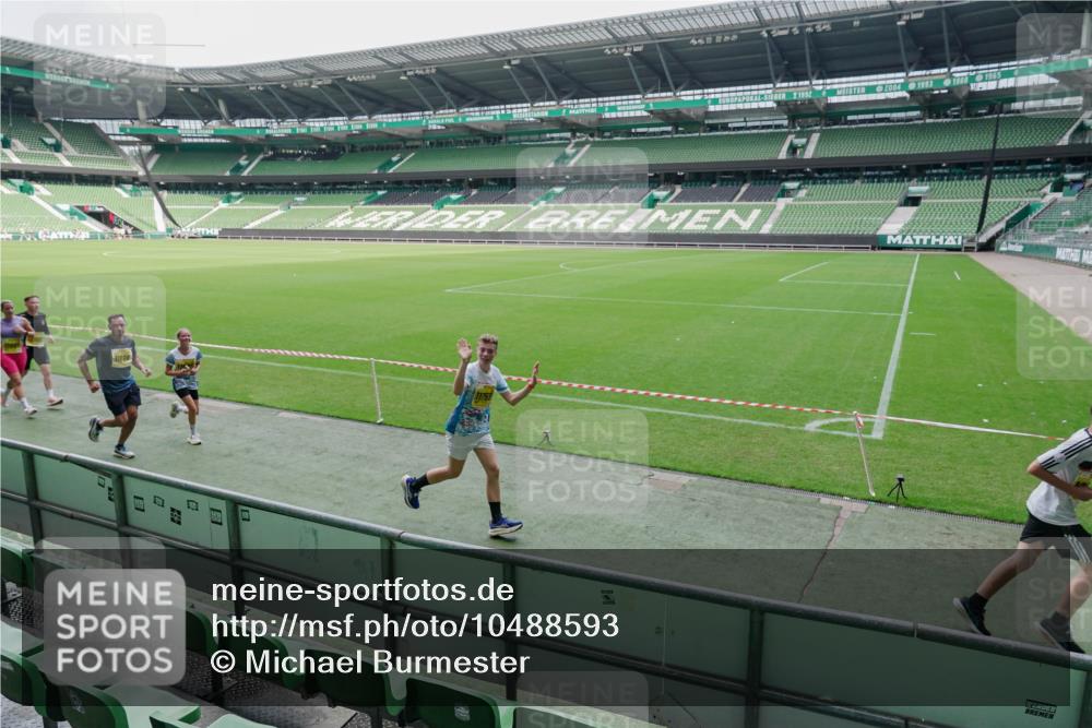 13.09.2026 - 21. swb-Marathon Bremen Michael Burmester http://msf.ph/oto/10488593 13.09.2026 10:30:49 Laufen im Stadion 10141, 10146, 10162, 10174, 10193, 10218, 10222, 10227, 10233, 10253, 10281, 10284, 10304, 10334, 10339, 10359, 10392, 10448, 10452, 10467, 10471, 10478, 10479, 10515, 10555, 10577, 10579, 10585, 10588, 10589, 10610, 10626, 10641, 10652, 10684, 10685, 10708, 10714, 10734, 10757, 10761, 10764, 10765, 10780, 10808, 10821, 10822, 10825, 10827, 10837, 10838, 10862, 10863, 10884, 10886, 10887, 10906, 10984, 11002, 11038, 11109, 11128, 11206, 11350 meine-sportfotos.de