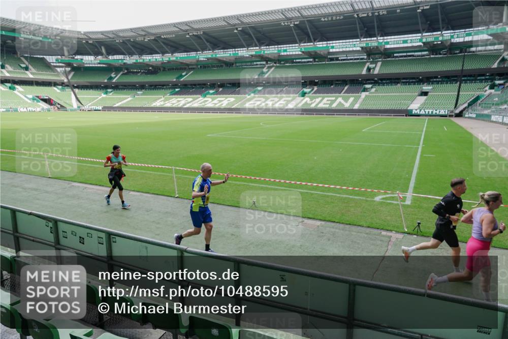 13.09.2026 - 21. swb-Marathon Bremen Michael Burmester http://msf.ph/oto/10488595 13.09.2026 10:30:53 Laufen im Stadion 10141, 10146, 10162, 10174, 10193, 10218, 10222, 10227, 10233, 10253, 10281, 10284, 10304, 10334, 10339, 10359, 10392, 10448, 10452, 10467, 10471, 10478, 10479, 10515, 10529, 10555, 10577, 10579, 10585, 10588, 10589, 10610, 10626, 10641, 10652, 10684, 10685, 10708, 10714, 10734, 10757, 10761, 10764, 10765, 10780, 10808, 10821, 10822, 10825, 10827, 10837, 10838, 10862, 10863, 10884, 10886, 10887, 10906, 10984, 11002, 11038, 11128, 11206, 11350 meine-sportfotos.de