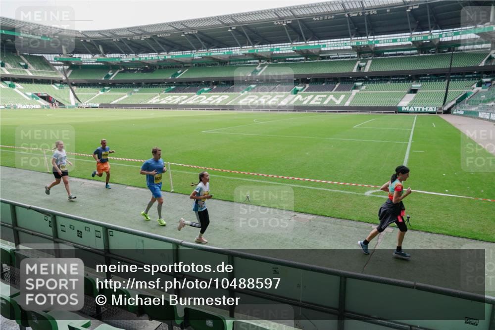 13.09.2026 - 21. swb-Marathon Bremen Michael Burmester http://msf.ph/oto/10488597 13.09.2026 10:30:55 Laufen im Stadion 10141, 10146, 10162, 10174, 10193, 10218, 10222, 10227, 10233, 10253, 10281, 10284, 10304, 10334, 10339, 10359, 10392, 10448, 10452, 10467, 10471, 10478, 10479, 10515, 10529, 10555, 10577, 10579, 10585, 10588, 10589, 10610, 10626, 10641, 10652, 10684, 10685, 10704, 10708, 10714, 10734, 10757, 10761, 10764, 10765, 10780, 10808, 10821, 10822, 10825, 10827, 10837, 10838, 10862, 10863, 10884, 10886, 10887, 10906, 10984, 11002, 11038, 11128, 11206, 11350 meine-sportfotos.de