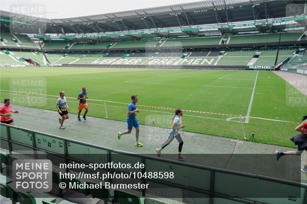 13.09.2026 - 21. swb-Marathon Bremen Michael Burmester http://msf.ph/oto/10488598 13.09.2026 10:30:56 Laufen im Stadion 10141, 10146, 10162, 10174, 10193, 10218, 10222, 10227, 10233, 10253, 10281, 10284, 10304, 10339, 10359, 10392, 10448, 10452, 10467, 10471, 10478, 10479, 10515, 10529, 10555, 10577, 10579, 10585, 10588, 10589, 10610, 10626, 10641, 10652, 10684, 10685, 10704, 10708, 10714, 10734, 10757, 10761, 10764, 10765, 10780, 10808, 10821, 10822, 10825, 10827, 10837, 10838, 10862, 10863, 10884, 10886, 10887, 10906, 10984, 11002, 11038, 11128, 11206, 11350 meine-sportfotos.de