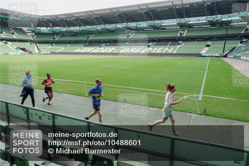 13.09.2026 - 21. swb-Marathon Bremen Michael Burmester http://msf.ph/oto/10488601 13.09.2026 10:31:05 Laufen im Stadion 10141, 10146, 10174, 10193, 10222, 10227, 10233, 10281, 10284, 10304, 10339, 10359, 10392, 10448, 10452, 10467, 10471, 10478, 10479, 10515, 10529, 10543, 10555, 10577, 10579, 10585, 10588, 10589, 10608, 10610, 10626, 10631, 10641, 10652, 10684, 10685, 10704, 10708, 10714, 10725, 10734, 10757, 10761, 10764, 10765, 10780, 10808, 10821, 10822, 10827, 10837, 10838, 10862, 10863, 10884, 10886, 10887, 10906, 10984, 11002, 11038, 11128, 11206, 11350 meine-sportfotos.de