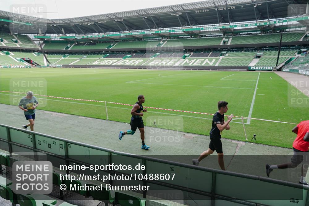 13.09.2026 - 21. swb-Marathon Bremen Michael Burmester http://msf.ph/oto/10488607 13.09.2026 10:31:11 Laufen im Stadion 10141, 10146, 10174, 10193, 10222, 10227, 10233, 10255, 10281, 10284, 10304, 10339, 10359, 10392, 10448, 10452, 10467, 10471, 10478, 10479, 10503, 10515, 10529, 10543, 10555, 10577, 10579, 10585, 10588, 10589, 10608, 10610, 10626, 10631, 10641, 10652, 10684, 10685, 10704, 10708, 10714, 10725, 10734, 10757, 10761, 10764, 10765, 10780, 10808, 10821, 10822, 10827, 10837, 10838, 10862, 10863, 10884, 10886, 10887, 10906, 10984, 11002, 11038, 11128, 11206, 11350 meine-sportfotos.de