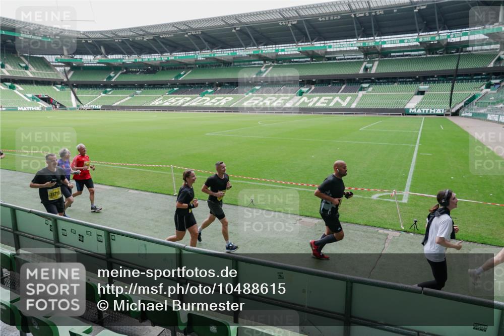 13.09.2026 - 21. swb-Marathon Bremen Michael Burmester http://msf.ph/oto/10488615 13.09.2026 10:31:20 Laufen im Stadion 10141, 10146, 10174, 10193, 10222, 10227, 10233, 10255, 10281, 10284, 10304, 10339, 10359, 10392, 10443, 10448, 10452, 10471, 10478, 10479, 10503, 10515, 10529, 10540, 10543, 10555, 10577, 10579, 10588, 10589, 10608, 10610, 10626, 10631, 10641, 10646, 10652, 10684, 10685, 10703, 10704, 10708, 10714, 10725, 10757, 10765, 10780, 10808, 10821, 10822, 10837, 10838, 10862, 10863, 10884, 10886, 10887, 10906, 10984, 11002, 11038, 11206, 11350 meine-sportfotos.de