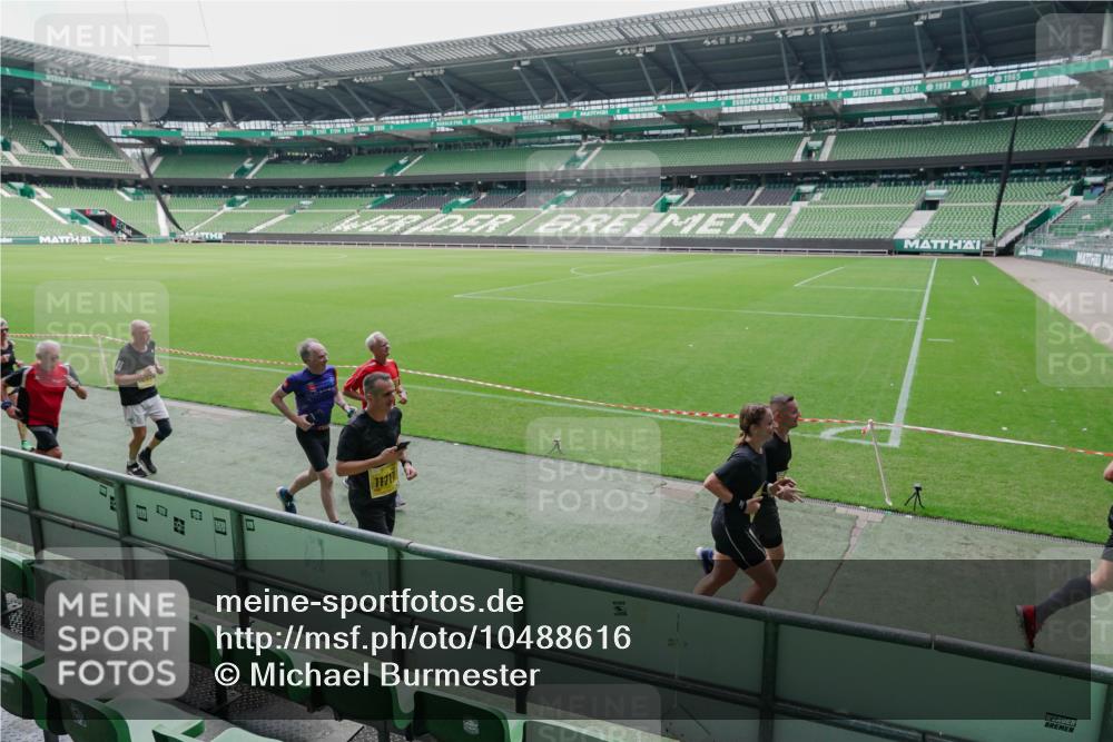 13.09.2026 - 21. swb-Marathon Bremen Michael Burmester http://msf.ph/oto/10488616 13.09.2026 10:31:21 Laufen im Stadion 10141, 10146, 10174, 10193, 10222, 10227, 10233, 10255, 10281, 10284, 10304, 10339, 10359, 10392, 10443, 10448, 10452, 10471, 10478, 10479, 10503, 10515, 10529, 10540, 10543, 10555, 10577, 10579, 10588, 10589, 10608, 10610, 10626, 10631, 10641, 10646, 10652, 10684, 10685, 10703, 10704, 10708, 10714, 10725, 10757, 10765, 10780, 10808, 10821, 10822, 10837, 10838, 10862, 10863, 10884, 10886, 10887, 10906, 10984, 11002, 11038, 11206, 11350 meine-sportfotos.de