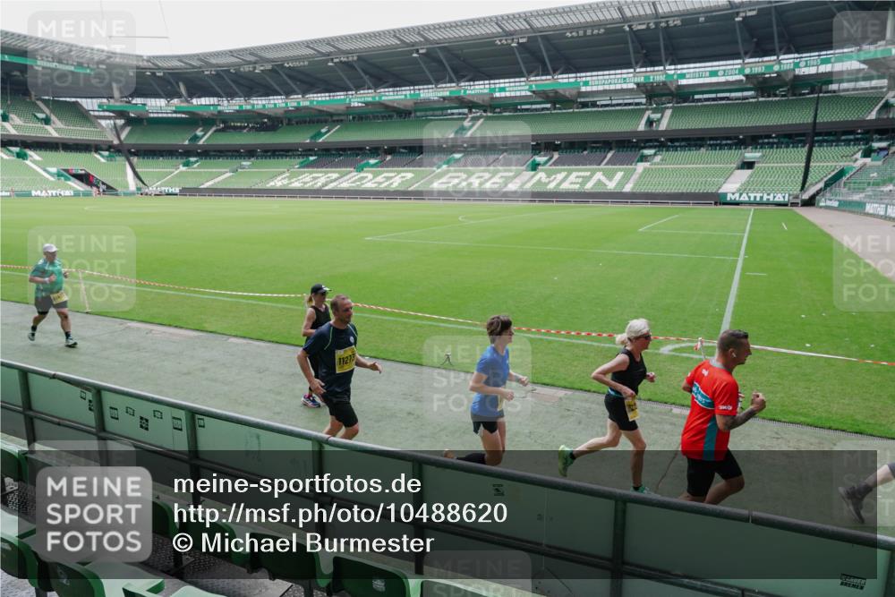 13.09.2026 - 21. swb-Marathon Bremen Michael Burmester http://msf.ph/oto/10488620 13.09.2026 10:31:25 Laufen im Stadion 10141, 10146, 10174, 10193, 10222, 10227, 10233, 10246, 10255, 10281, 10284, 10304, 10339, 10359, 10392, 10443, 10448, 10452, 10471, 10478, 10479, 10503, 10515, 10529, 10540, 10543, 10555, 10577, 10579, 10588, 10589, 10608, 10610, 10626, 10631, 10641, 10646, 10652, 10684, 10685, 10703, 10704, 10708, 10714, 10725, 10757, 10765, 10780, 10808, 10821, 10822, 10837, 10838, 10862, 10863, 10884, 10886, 10887, 10906, 10984, 11002, 11038, 11206, 11350 meine-sportfotos.de