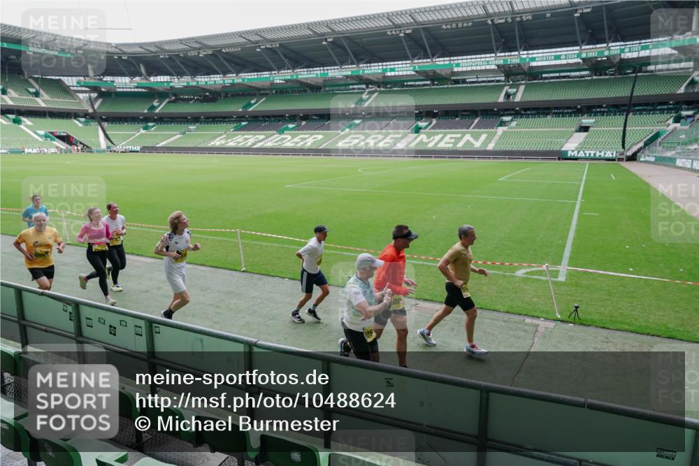 13.09.2026 - 21. swb-Marathon Bremen Michael Burmester http://msf.ph/oto/10488624 13.09.2026 10:31:30 Laufen im Stadion 10141, 10146, 10174, 10193, 10222, 10227, 10246, 10255, 10281, 10284, 10304, 10339, 10359, 10392, 10443, 10448, 10471, 10478, 10479, 10503, 10515, 10517, 10518, 10529, 10540, 10543, 10555, 10577, 10579, 10588, 10589, 10608, 10610, 10626, 10631, 10641, 10646, 10652, 10684, 10685, 10690, 10703, 10704, 10708, 10714, 10725, 10757, 10765, 10780, 10808, 10821, 10822, 10837, 10838, 10862, 10863, 10884, 10886, 10984, 11002, 11038, 11206, 11350 meine-sportfotos.de
