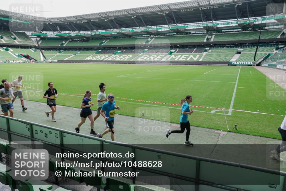 13.09.2026 - 21. swb-Marathon Bremen Michael Burmester http://msf.ph/oto/10488628 13.09.2026 10:31:33 Laufen im Stadion 10141, 10146, 10174, 10222, 10227, 10246, 10255, 10281, 10284, 10304, 10339, 10359, 10410, 10443, 10448, 10471, 10478, 10479, 10503, 10515, 10517, 10518, 10529, 10540, 10543, 10555, 10577, 10579, 10588, 10589, 10608, 10610, 10626, 10631, 10641, 10646, 10684, 10685, 10690, 10703, 10704, 10708, 10714, 10725, 10757, 10765, 10780, 10821, 10822, 10837, 10838, 10862, 10863, 10884, 10886, 10984, 11002, 11038, 11206, 11350 meine-sportfotos.de