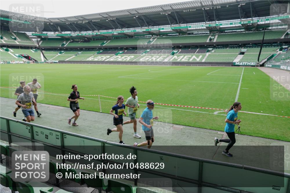 13.09.2026 - 21. swb-Marathon Bremen Michael Burmester http://msf.ph/oto/10488629 13.09.2026 10:31:33 Laufen im Stadion 10141, 10146, 10174, 10222, 10227, 10246, 10255, 10281, 10284, 10304, 10339, 10359, 10410, 10443, 10448, 10471, 10478, 10479, 10503, 10515, 10517, 10518, 10529, 10540, 10543, 10555, 10577, 10579, 10588, 10589, 10608, 10610, 10626, 10631, 10641, 10646, 10684, 10685, 10690, 10703, 10704, 10708, 10714, 10725, 10757, 10765, 10780, 10821, 10822, 10837, 10838, 10862, 10863, 10884, 10886, 10984, 11002, 11038, 11206, 11350 meine-sportfotos.de