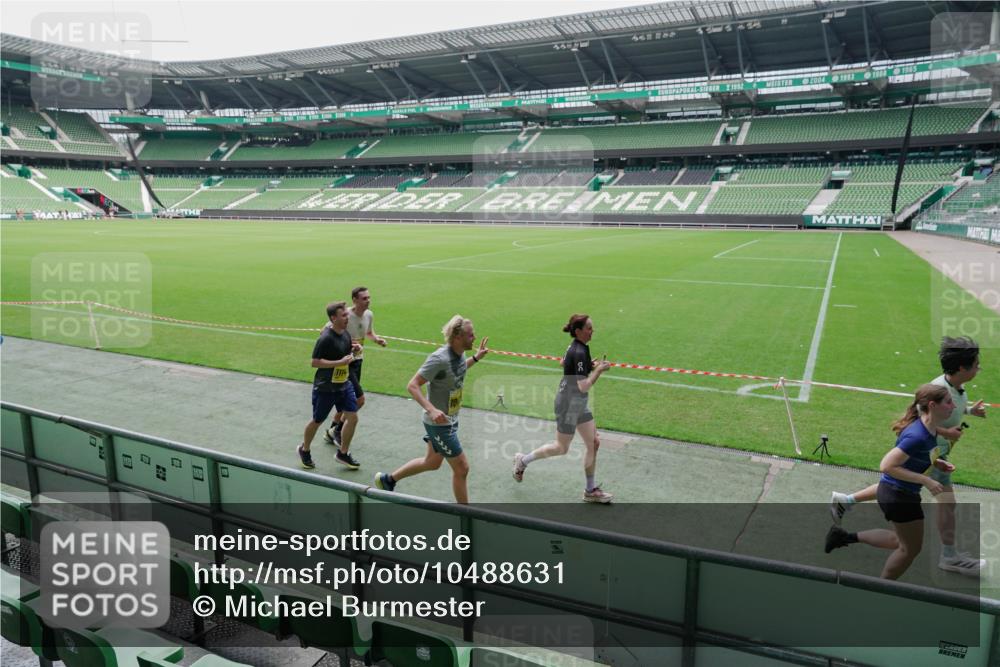 13.09.2026 - 21. swb-Marathon Bremen Michael Burmester http://msf.ph/oto/10488631 13.09.2026 10:31:35 Laufen im Stadion 10141, 10146, 10174, 10222, 10227, 10246, 10255, 10256, 10281, 10284, 10304, 10339, 10359, 10410, 10443, 10448, 10471, 10478, 10479, 10503, 10515, 10517, 10518, 10529, 10540, 10543, 10555, 10577, 10579, 10588, 10589, 10608, 10610, 10626, 10631, 10641, 10646, 10684, 10685, 10690, 10703, 10704, 10707, 10708, 10714, 10725, 10757, 10765, 10780, 10821, 10822, 10837, 10838, 10862, 10863, 10884, 10886, 10984, 11038, 11206, 11350 meine-sportfotos.de