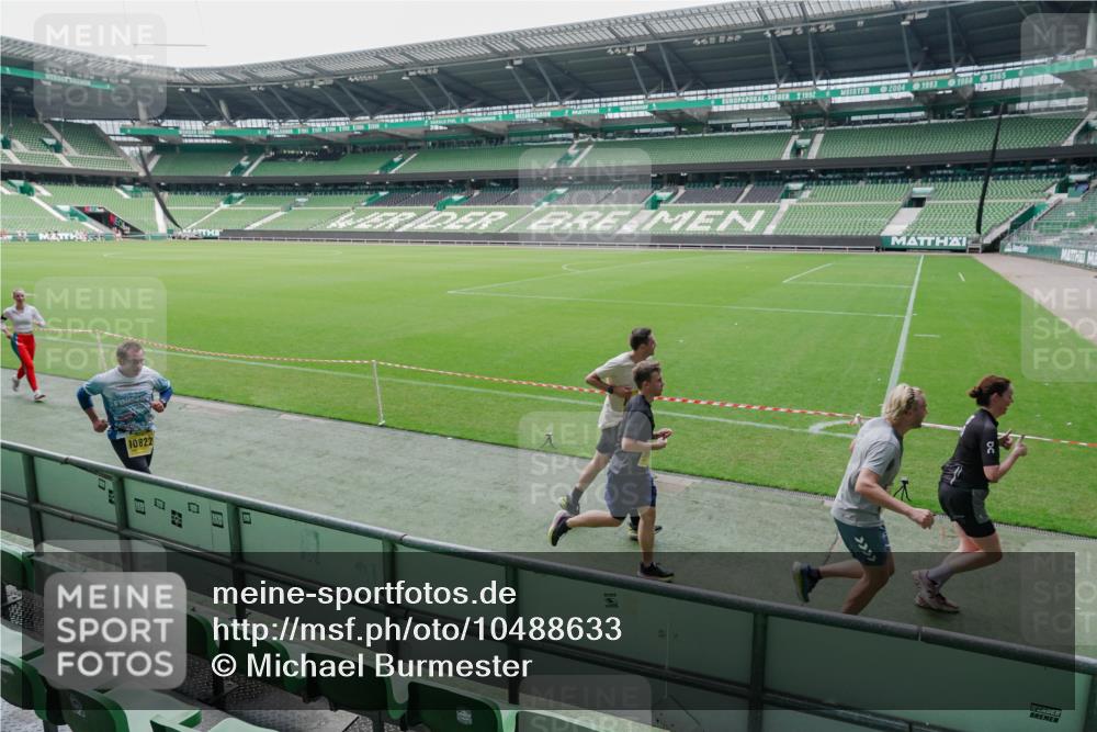 13.09.2026 - 21. swb-Marathon Bremen Michael Burmester http://msf.ph/oto/10488633 13.09.2026 10:31:36 Laufen im Stadion 10141, 10146, 10174, 10222, 10227, 10246, 10255, 10256, 10281, 10284, 10304, 10339, 10359, 10410, 10443, 10448, 10471, 10478, 10479, 10503, 10515, 10517, 10518, 10529, 10540, 10543, 10555, 10577, 10579, 10588, 10589, 10608, 10610, 10626, 10631, 10641, 10646, 10684, 10685, 10690, 10703, 10704, 10707, 10708, 10714, 10725, 10757, 10765, 10780, 10821, 10822, 10837, 10838, 10862, 10863, 10884, 10886, 10984, 11038, 11206, 11350 meine-sportfotos.de