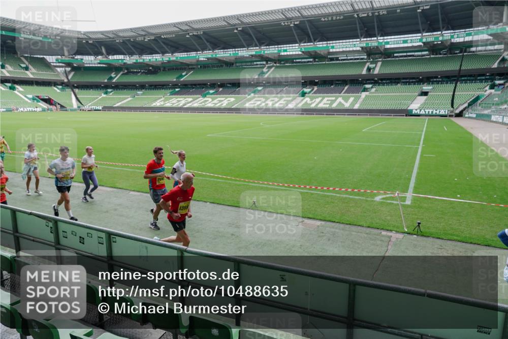 13.09.2026 - 21. swb-Marathon Bremen Michael Burmester http://msf.ph/oto/10488635 13.09.2026 10:31:38 Laufen im Stadion 10141, 10146, 10174, 10222, 10227, 10246, 10255, 10256, 10281, 10284, 10304, 10339, 10359, 10365, 10410, 10443, 10448, 10471, 10478, 10479, 10503, 10515, 10517, 10518, 10529, 10540, 10543, 10555, 10577, 10579, 10588, 10589, 10608, 10610, 10626, 10631, 10641, 10646, 10684, 10685, 10690, 10703, 10704, 10707, 10708, 10714, 10725, 10757, 10765, 10780, 10821, 10822, 10837, 10838, 10862, 10863, 10884, 10886, 10984, 11038, 11206, 11350 meine-sportfotos.de