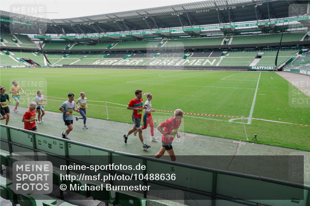 13.09.2026 - 21. swb-Marathon Bremen Michael Burmester http://msf.ph/oto/10488636 13.09.2026 10:31:39 Laufen im Stadion 10141, 10146, 10174, 10222, 10227, 10246, 10255, 10256, 10281, 10284, 10304, 10339, 10359, 10365, 10410, 10443, 10448, 10471, 10478, 10479, 10503, 10515, 10517, 10518, 10529, 10540, 10543, 10555, 10565, 10577, 10579, 10588, 10589, 10608, 10610, 10626, 10631, 10641, 10646, 10684, 10685, 10690, 10703, 10704, 10707, 10708, 10714, 10721, 10725, 10757, 10765, 10780, 10821, 10822, 10837, 10838, 10862, 10863, 10884, 10886, 10984, 11038, 11206, 11350 meine-sportfotos.de