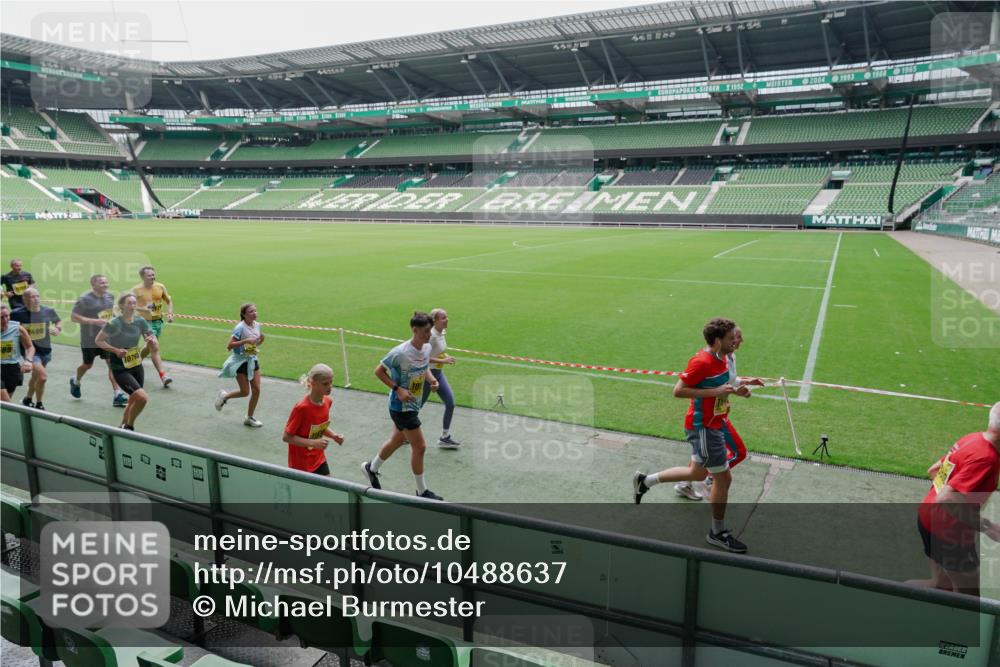 13.09.2026 - 21. swb-Marathon Bremen Michael Burmester http://msf.ph/oto/10488637 13.09.2026 10:31:40 Laufen im Stadion 10141, 10146, 10174, 10222, 10227, 10246, 10255, 10256, 10281, 10284, 10304, 10339, 10359, 10365, 10410, 10443, 10448, 10471, 10478, 10479, 10503, 10515, 10517, 10518, 10529, 10540, 10543, 10555, 10565, 10577, 10579, 10588, 10589, 10608, 10610, 10626, 10631, 10641, 10646, 10684, 10685, 10690, 10703, 10704, 10707, 10708, 10714, 10721, 10725, 10757, 10765, 10780, 10821, 10822, 10837, 10838, 10862, 10863, 10884, 10886, 10984, 11038, 11206, 11350 meine-sportfotos.de