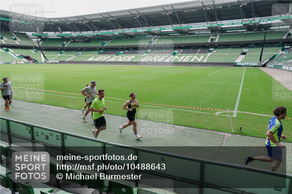 13.09.2026 - 21. swb-Marathon Bremen Michael Burmester http://msf.ph/oto/10488643 13.09.2026 10:31:45 Laufen im Stadion 10141, 10146, 10174, 10222, 10226, 10227, 10243, 10246, 10255, 10256, 10281, 10284, 10304, 10322, 10339, 10359, 10365, 10410, 10443, 10448, 10471, 10478, 10479, 10503, 10515, 10517, 10518, 10529, 10540, 10543, 10555, 10565, 10577, 10579, 10588, 10589, 10608, 10610, 10626, 10631, 10646, 10670, 10684, 10685, 10690, 10703, 10704, 10707, 10708, 10714, 10721, 10725, 10757, 10765, 10821, 10822, 10838, 10862, 10863, 10884, 10886, 11038, 11206, 11350 meine-sportfotos.de