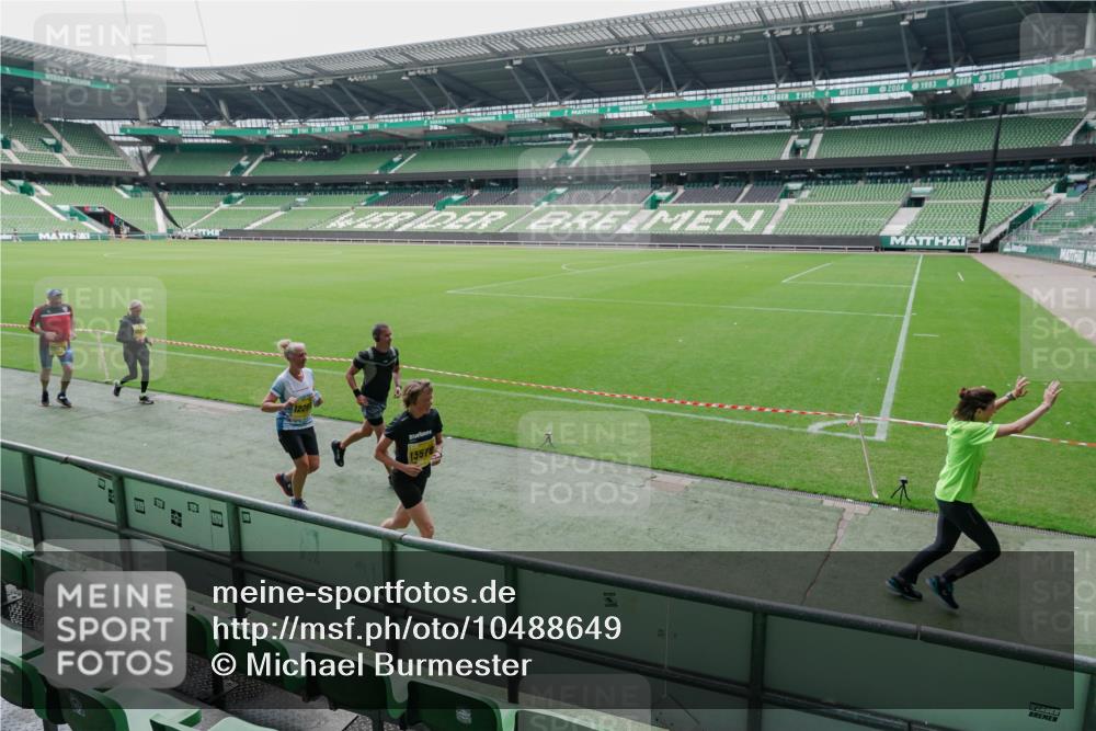 13.09.2026 - 21. swb-Marathon Bremen Michael Burmester http://msf.ph/oto/10488649 13.09.2026 10:31:51 Laufen im Stadion 10141, 10146, 10174, 10222, 10226, 10227, 10243, 10246, 10249, 10255, 10256, 10281, 10284, 10304, 10322, 10339, 10359, 10365, 10410, 10443, 10448, 10471, 10478, 10479, 10486, 10503, 10517, 10518, 10529, 10540, 10543, 10555, 10565, 10577, 10579, 10589, 10608, 10610, 10626, 10631, 10646, 10670, 10684, 10685, 10690, 10703, 10704, 10707, 10708, 10714, 10721, 10725, 10757, 10765, 10771, 10821, 10822, 10838, 10863, 10884, 10886, 11038, 11206, 11350 meine-sportfotos.de